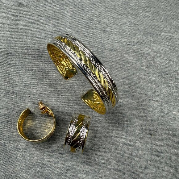 Gold Silver-Tone Cuff Bracelet Hoop Earrings Textured Design Jewelry Set - Picture 3 of 16
